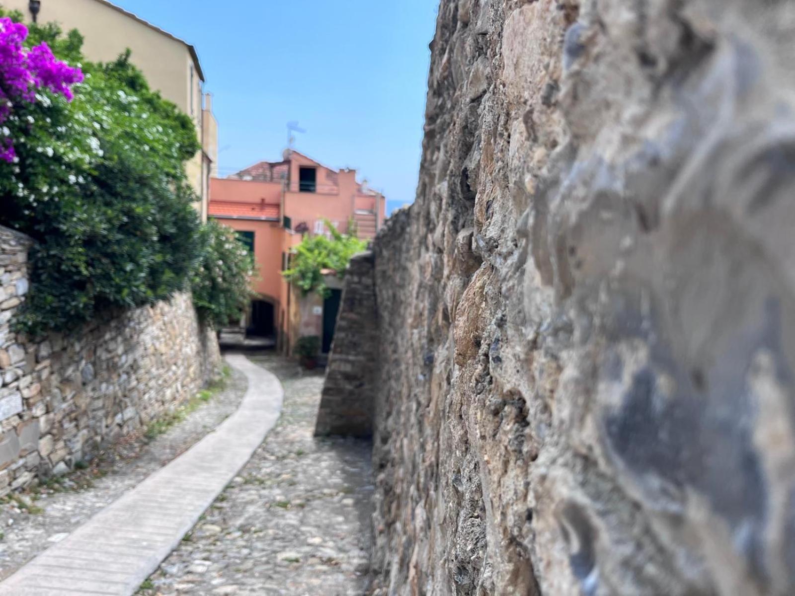 Bed and Breakfast La Finestra Sul Borgo Черво Экстерьер фото