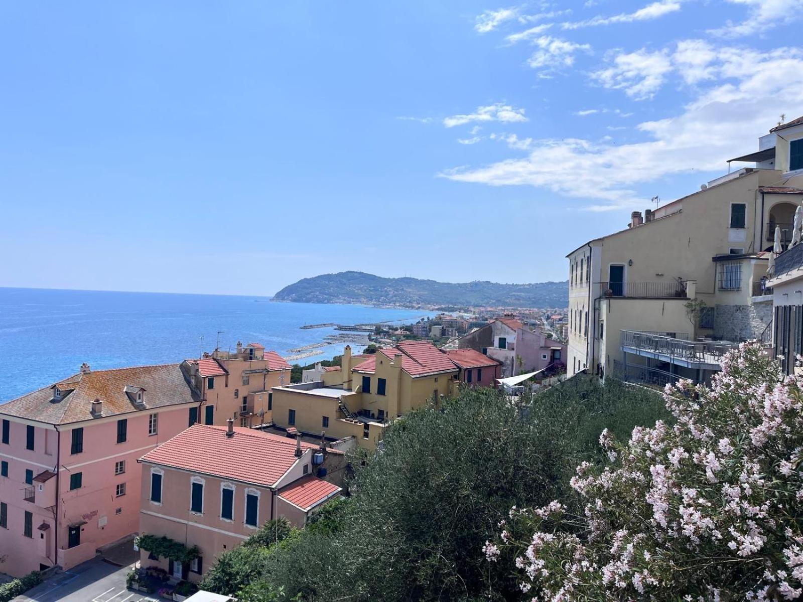 Bed and Breakfast La Finestra Sul Borgo Черво Экстерьер фото
